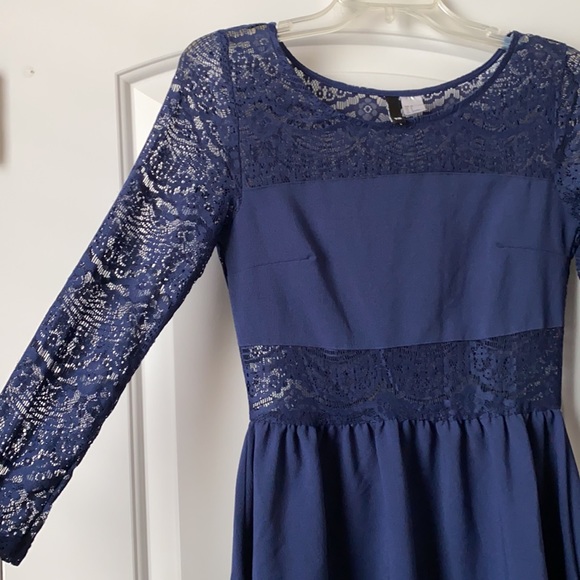 DIVIDED | Navy Dress with Lace Back and Sleeves - Picture 3 of 6